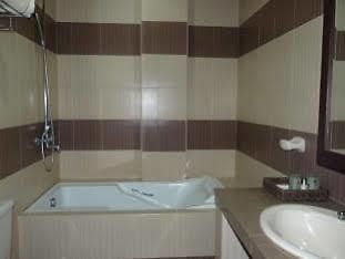 La Roca Veranda Suites & Restaurant Legazpi Bagian luar foto