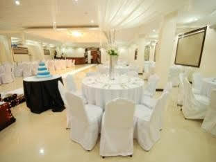 La Roca Veranda Suites & Restaurant Legazpi Bagian luar foto