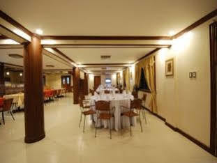 La Roca Veranda Suites & Restaurant Legazpi Bagian luar foto